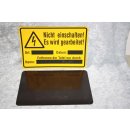 Magnetschild mit dem Hinweis: Nicht einschalten! Es wird...
